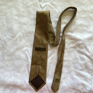 Louis Vuitton Mens Tan Clover Pattern Neck Tie